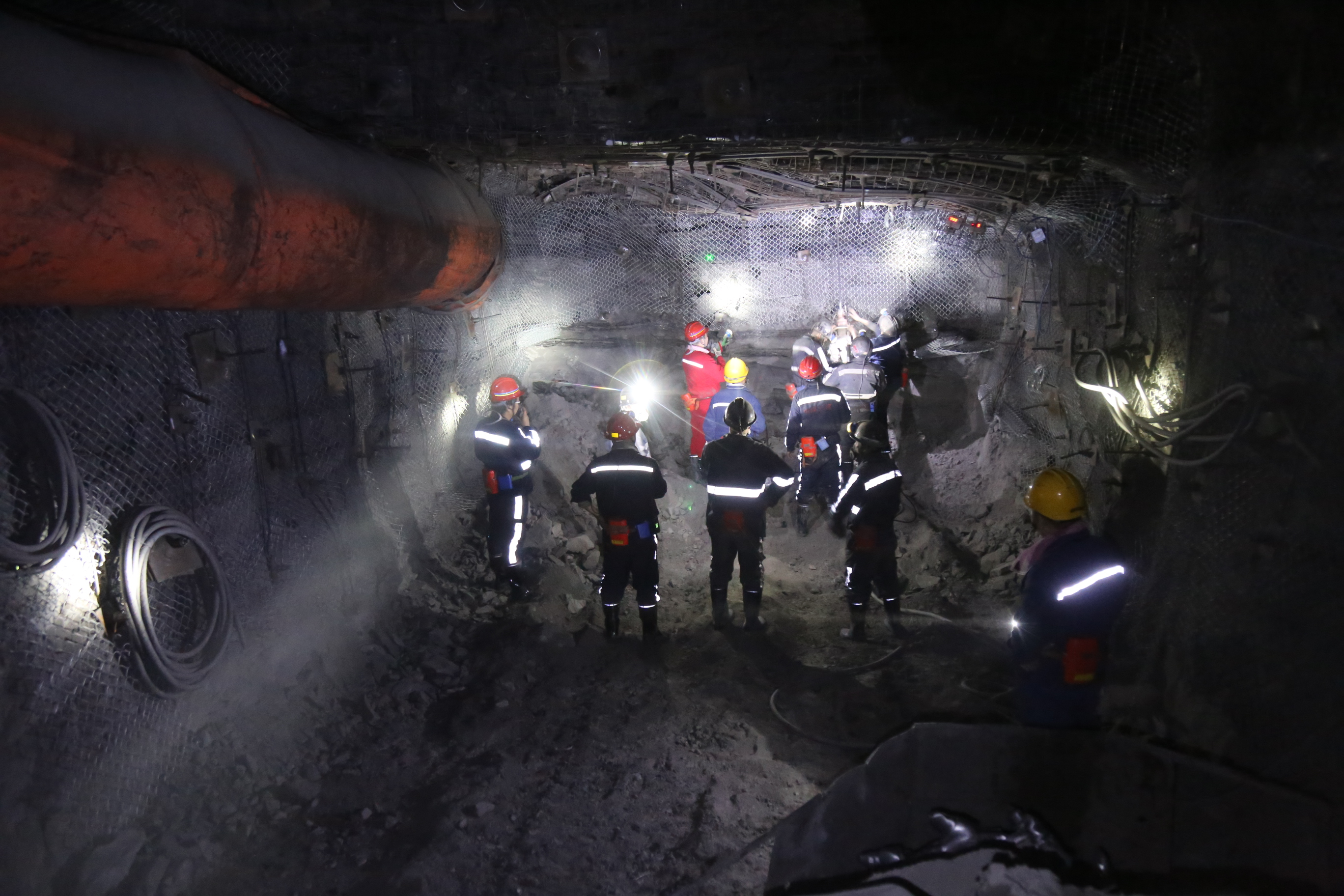 庆阳环县刘园子煤矿正式复产出煤